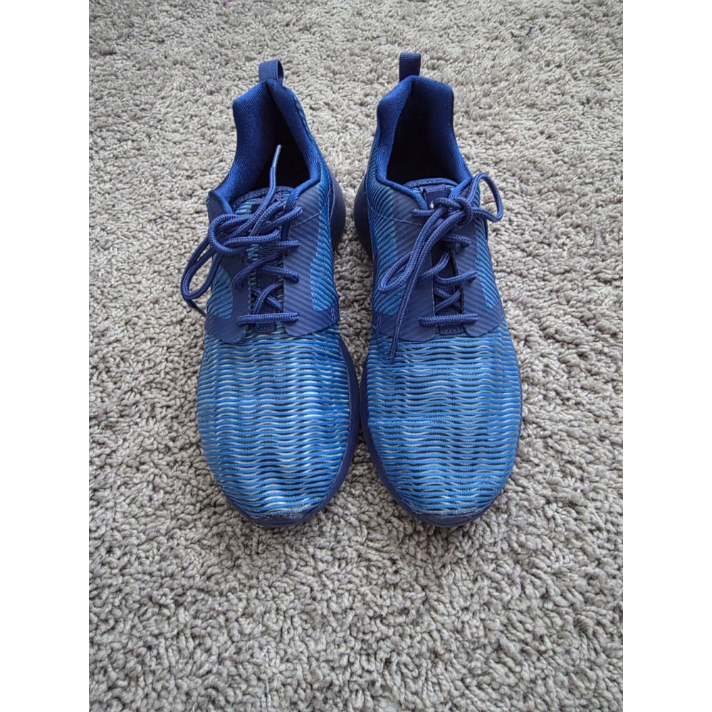 Roshe One Flight Weight- Big kids size 6Y